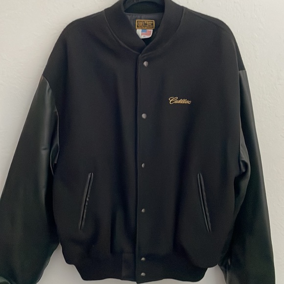 ❌SOLD❌ Vintage Cadillac Jacket⭐️ - Picture 3 of 15